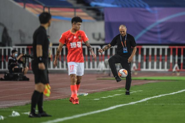 巴萨计划明夏签下哲凯赖什 作为莱万的理想接班人