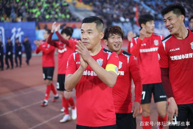 英超-萨拉赫造4球迪亚斯双响 利物浦6-3热刺